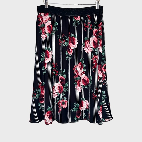 LuLaRoe Lola Skirt - Black White Striped Floral Design NWOT - Picture 4 of 9